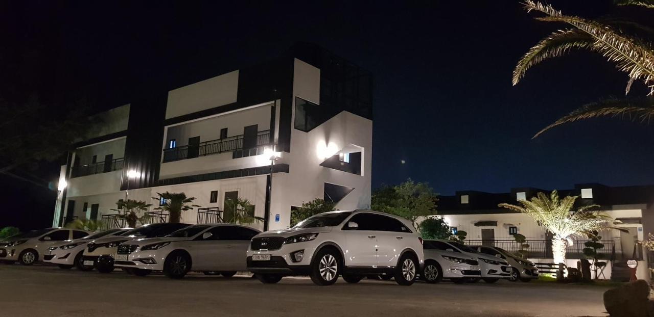 Jeju Abientot Villa Seogwipo Exterior photo